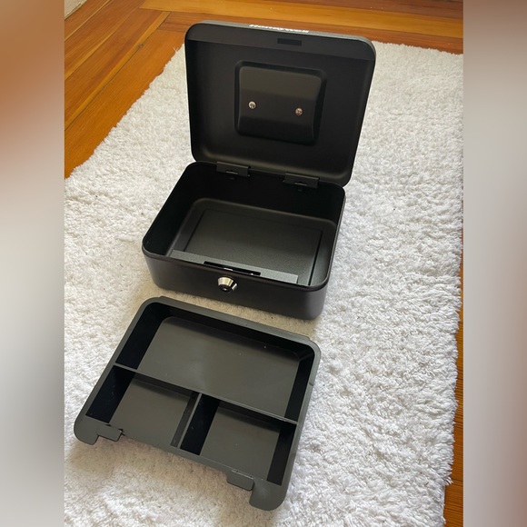 CASHBOX - Picture 3 of 3